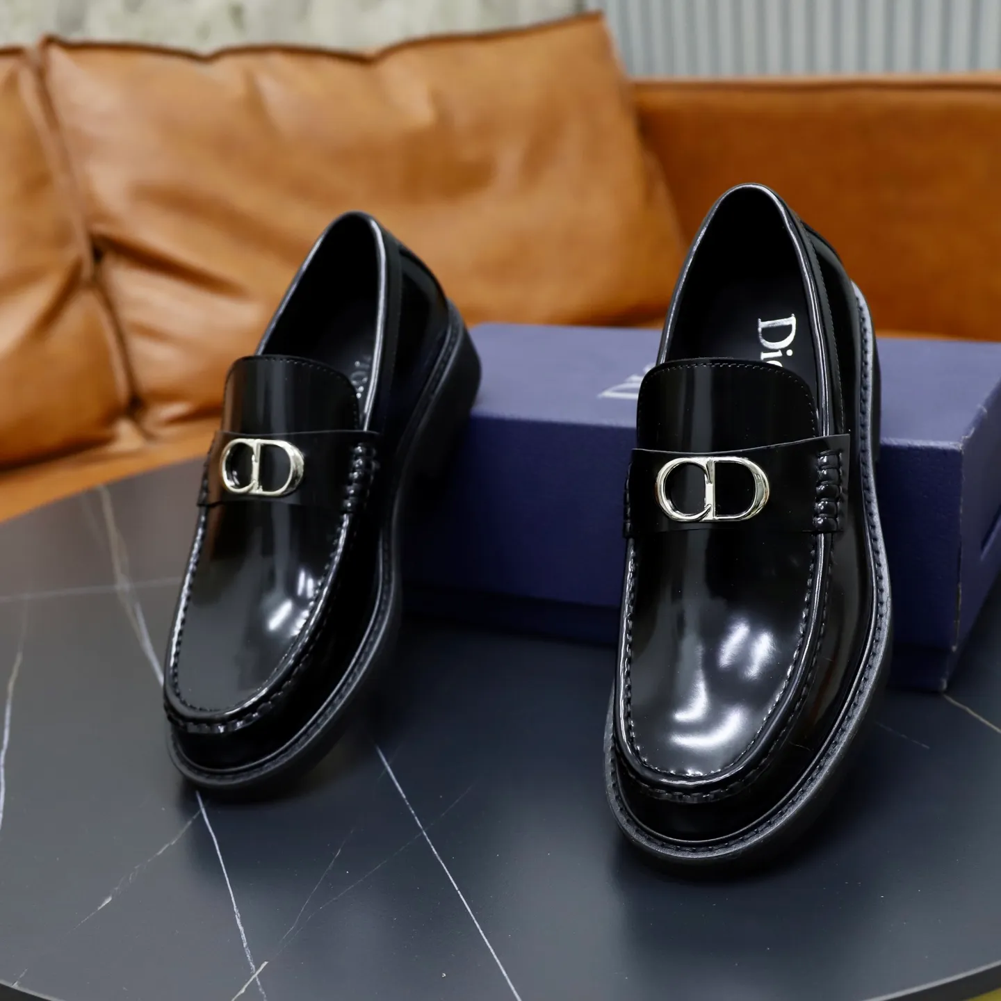 Factory price: 640💰Top original order Brand: Dior DIOR Standard code: Men's size 39-44 (38/45/can be customized) Grade: Same style as the official website Original order quality Material: Original cowhide Water-dyed cowhide lining Original distinguished outsole Style category: Men's fashionable casual leather shoes Distinguished big-name luxury elements top luxury Color: Color of the actual picture